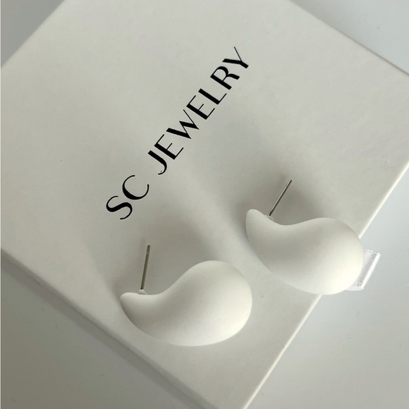 Matte White Tear Drop Water Drop Chunky Earrings - Picture 2 of 8